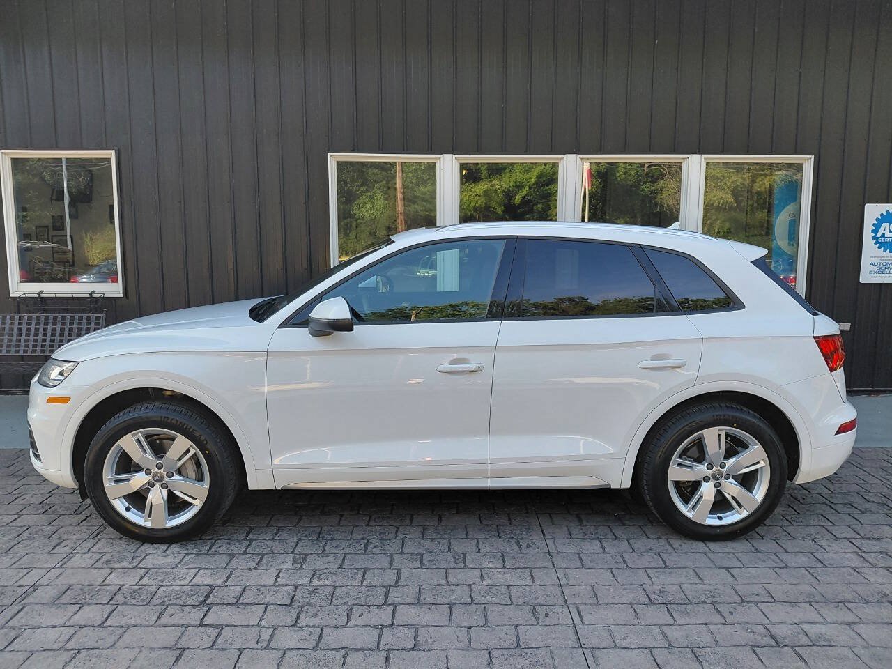 Used 2018 Audi Q5 2.0T Premium AWD/4WD image 2