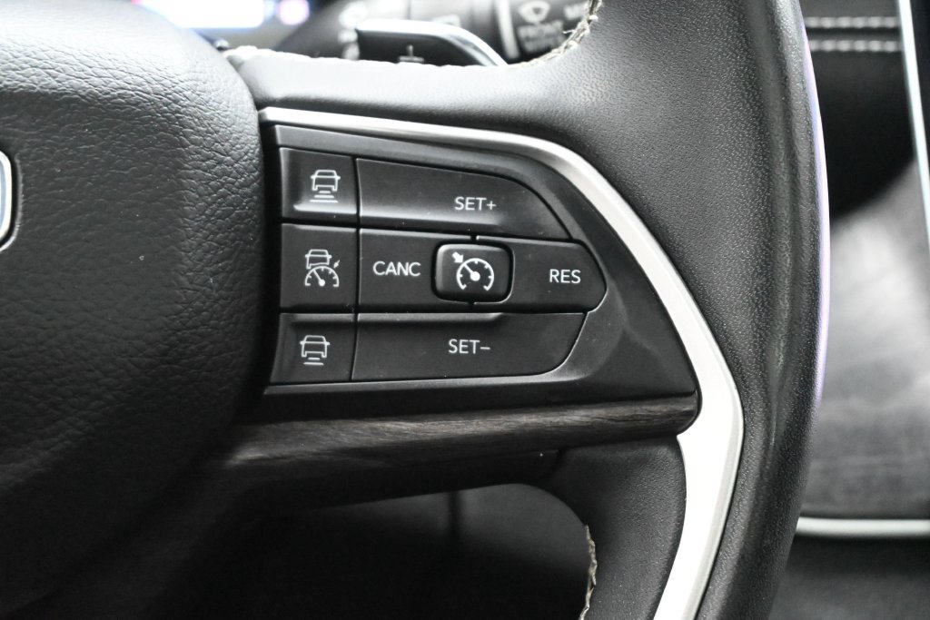 Used 2023 Jeep Grand Cherokee L Limited RWD image 8