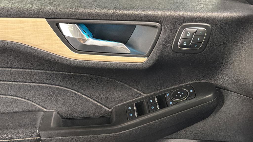 Used 2021 Ford Escape Titanium w/ Titanium Elite Package image 23