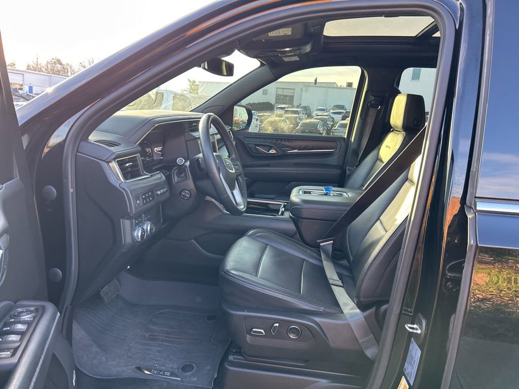 Used 2023 GMC Yukon XL Denali w/ LPO, Floor Liner Package AWD/4WD image 9