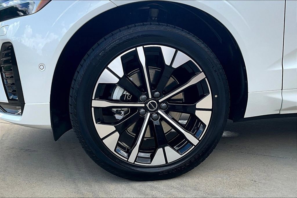 New 2026 Volvo XC60 B5 Plus w/ Protection Package Premier AWD/4WD image 30