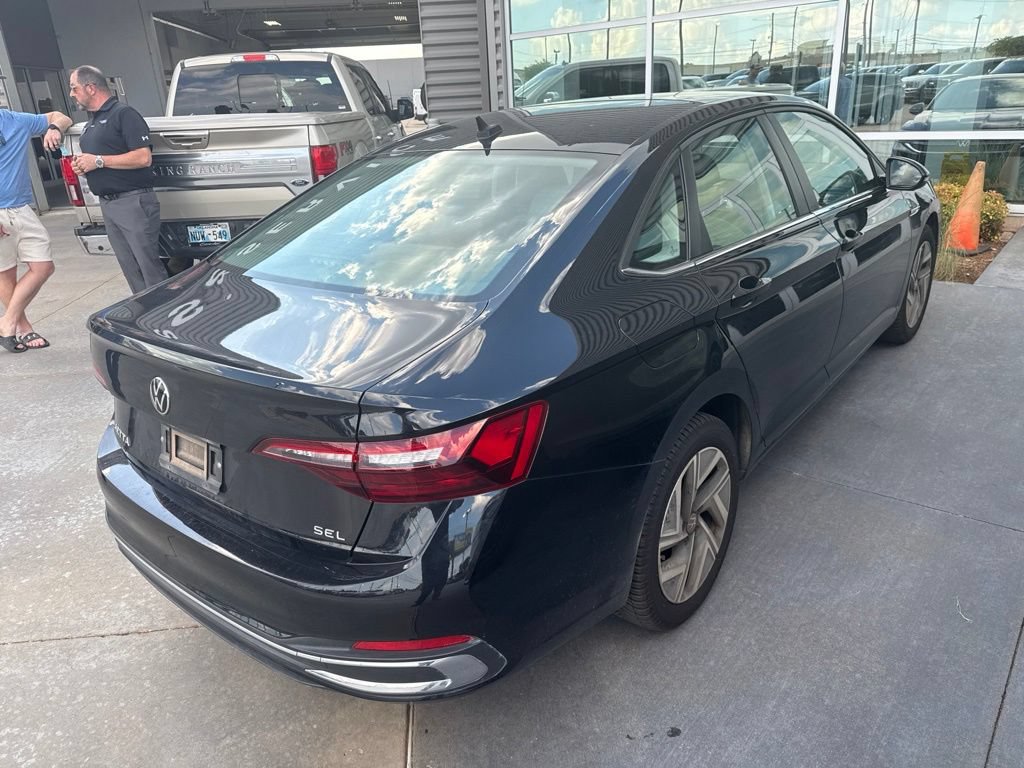 Used 2023 Volkswagen Jetta SEL FWD image 4