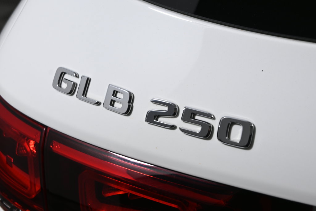 Used 2023 Mercedes-Benz GLB 250 4MATIC image 37