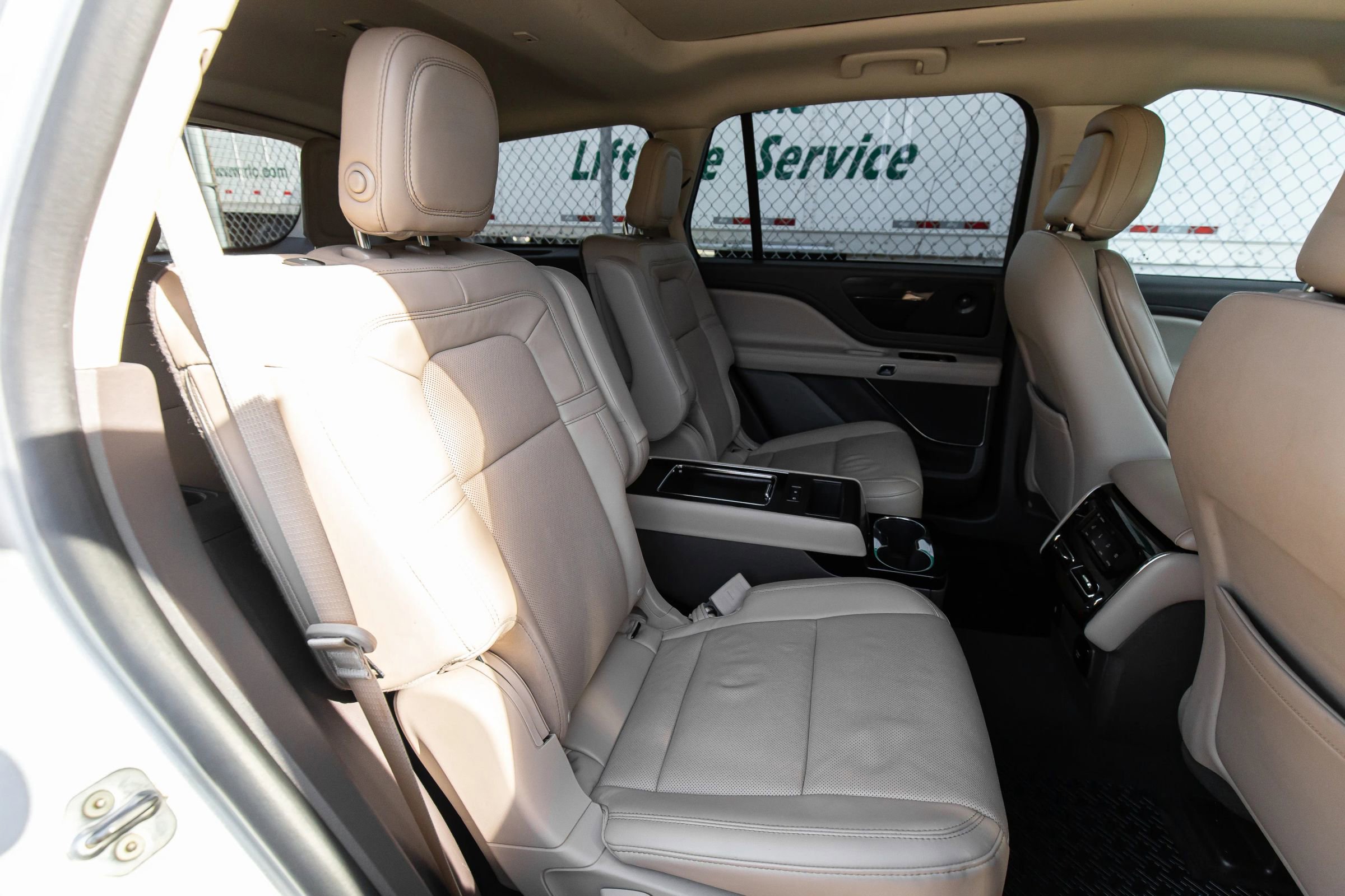 Used 2020 Lincoln Aviator Reserve w/ Equipment Group 201A image 32