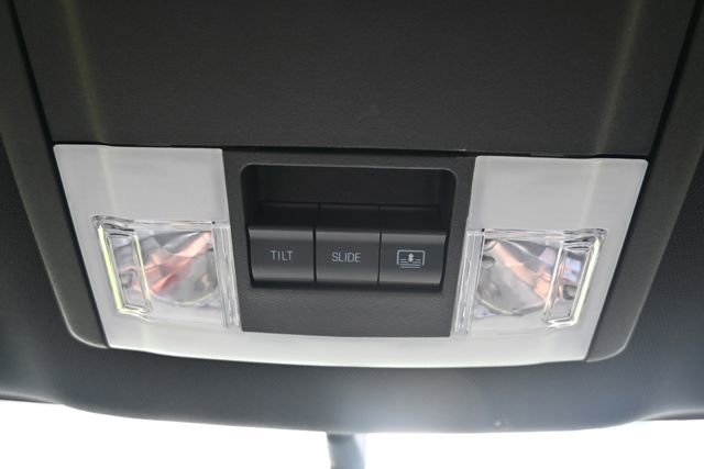 Used 2017 Ford Explorer XLT w/ Equipment Group 202A AWD/4WD image 34