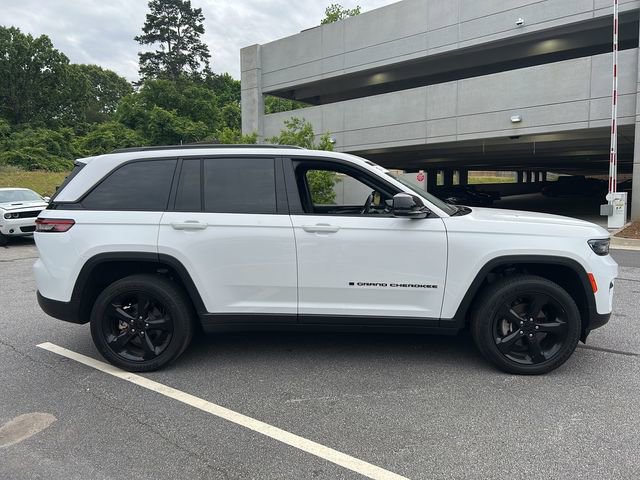 Used 2023 Jeep Grand Cherokee Altitude AWD/4WD image 10