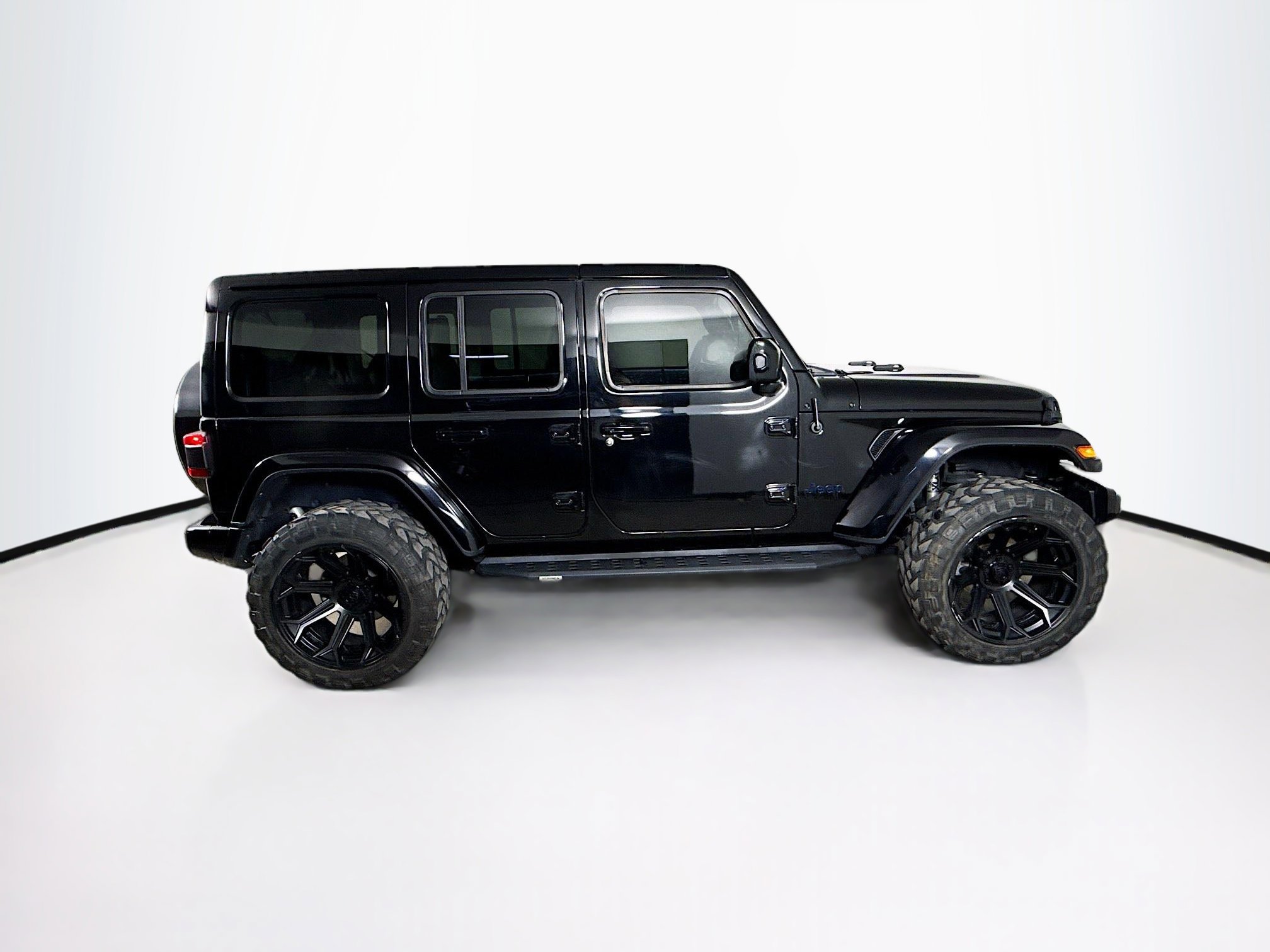 Used 2021 Jeep Wrangler Unlimited Sahara image 2