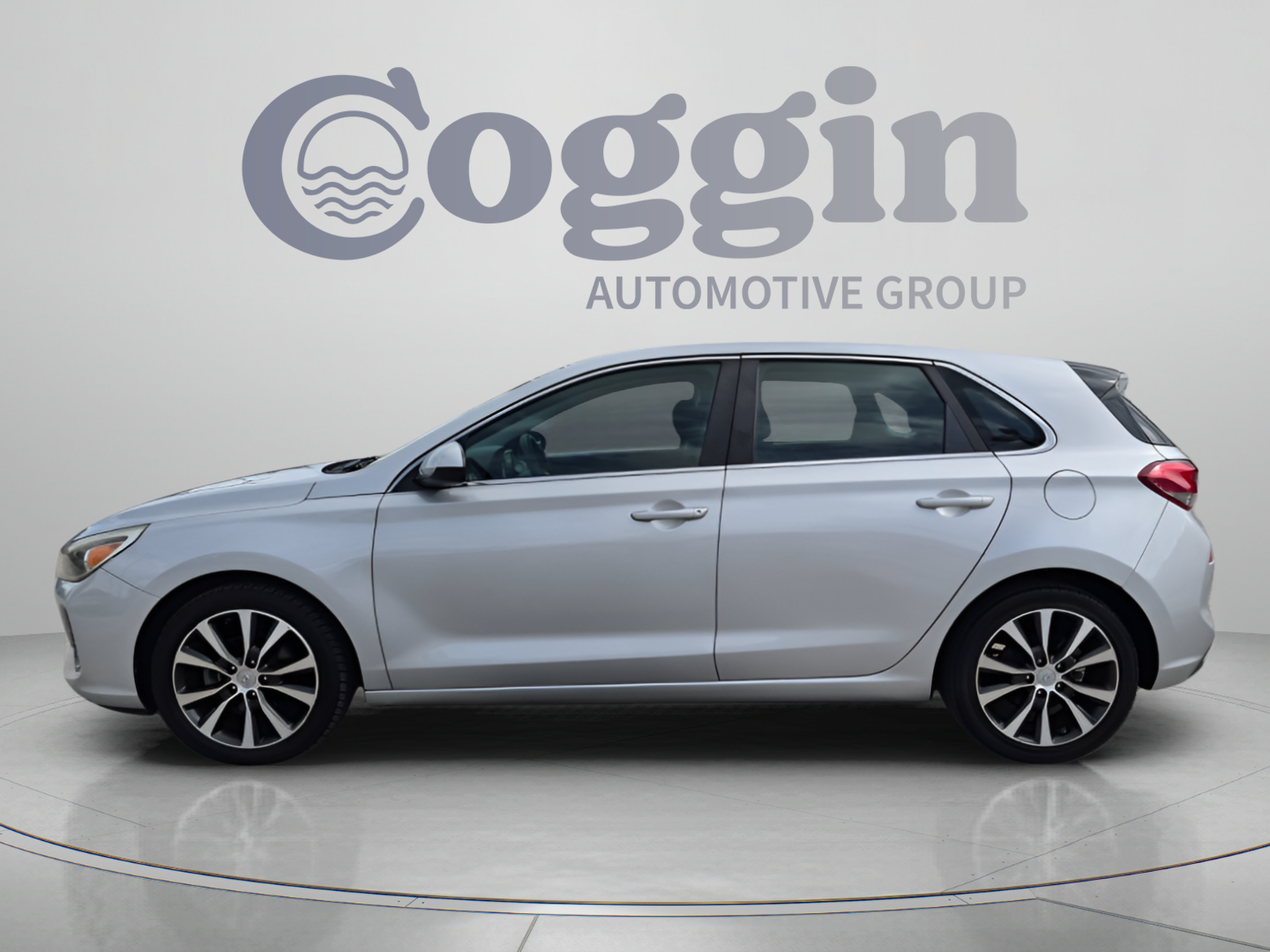 Used 2019 Hyundai Elantra GT FWD image 3