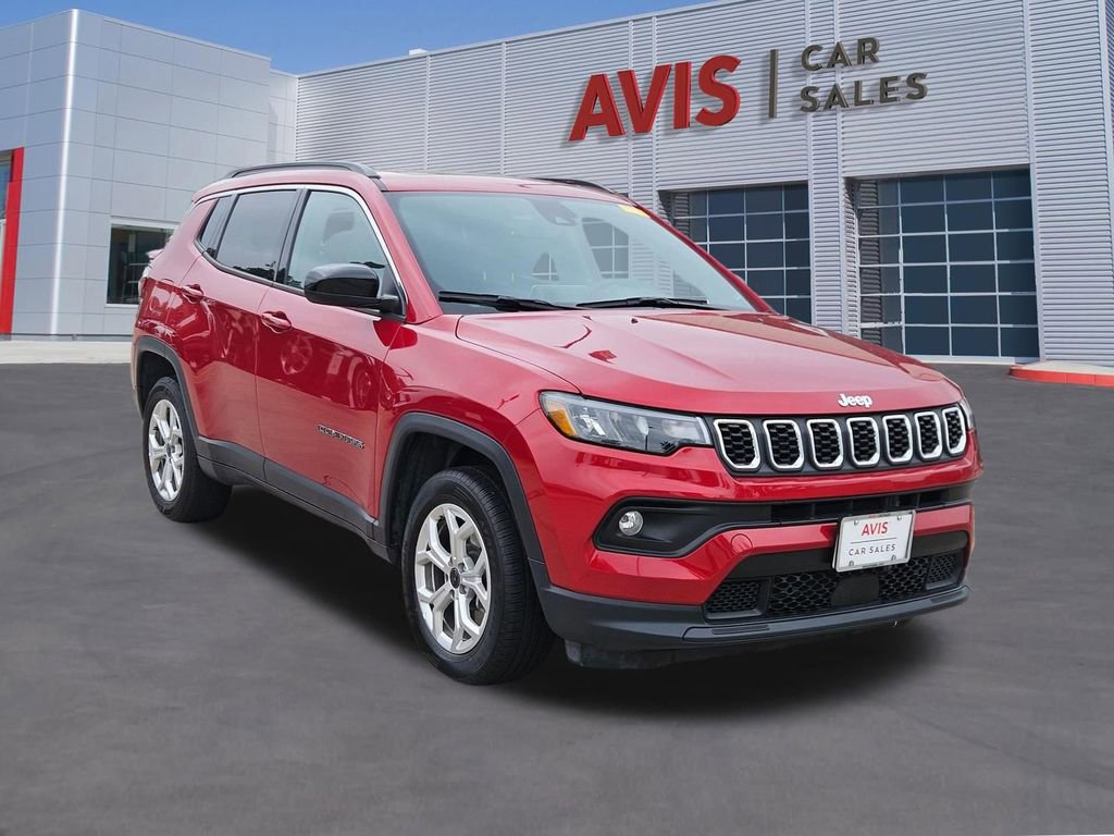 Used 2025 Jeep Compass Latitude w/ Sun & Sound Group AWD/4WD image 9