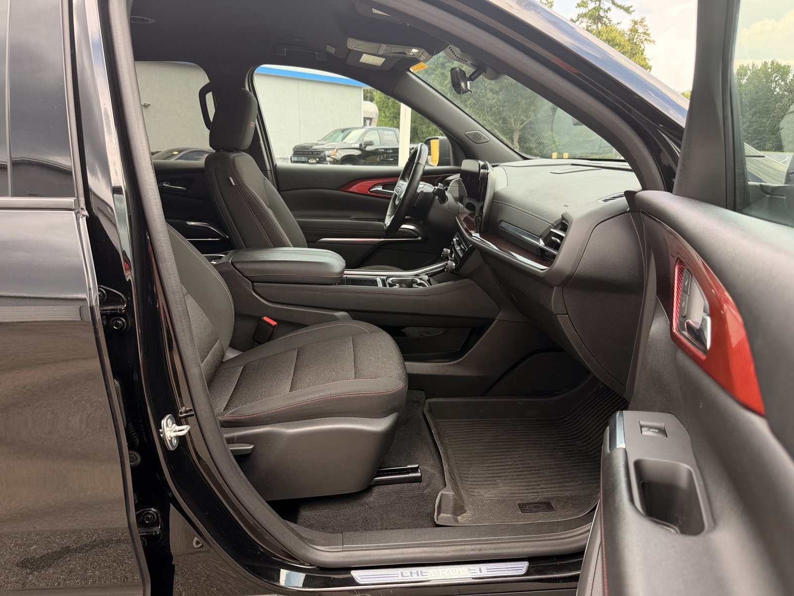 Used 2024 Chevrolet Traverse Z71 w/ Enhanced Driving Package AWD/4WD image 33