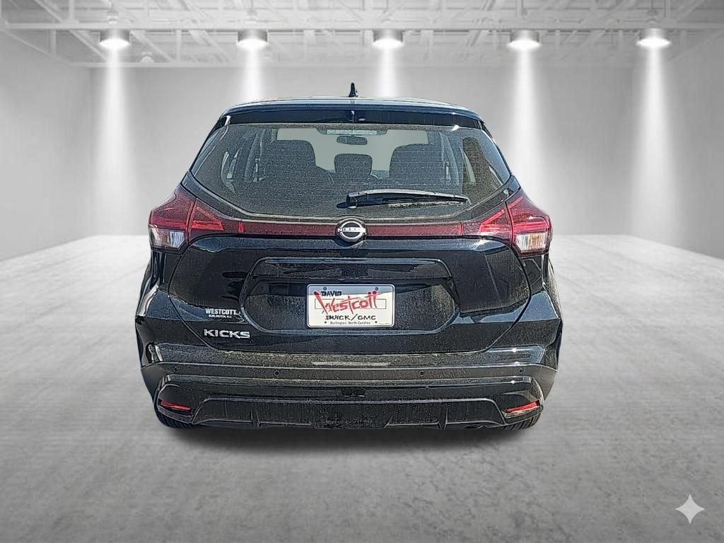 Used 2023 Nissan Kicks S FWD image 4
