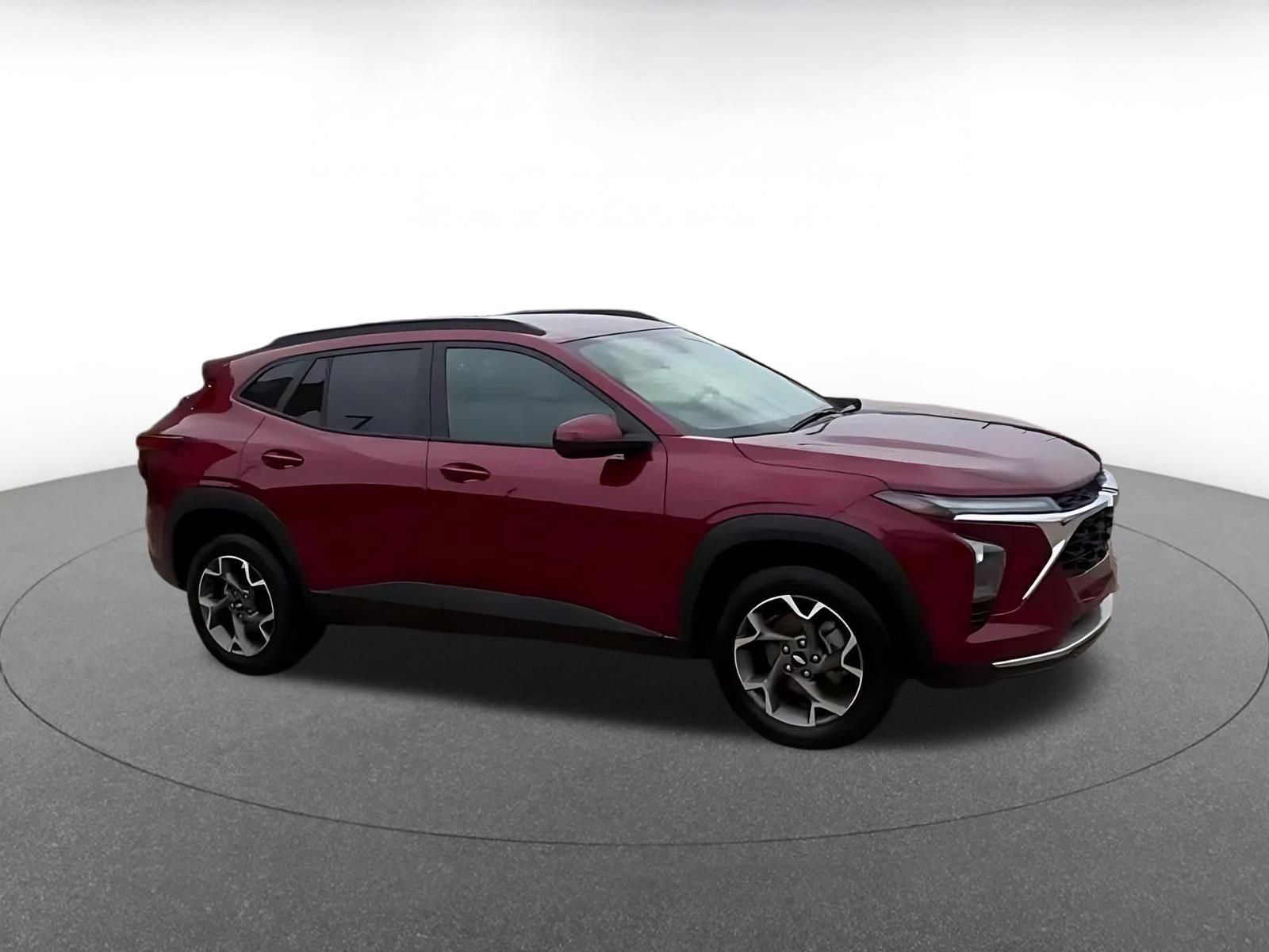 Used 2025 Chevrolet Trax LT FWD image 2