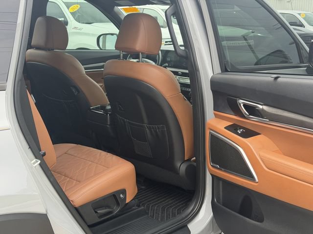 Used 2025 Kia Telluride AWD image 32
