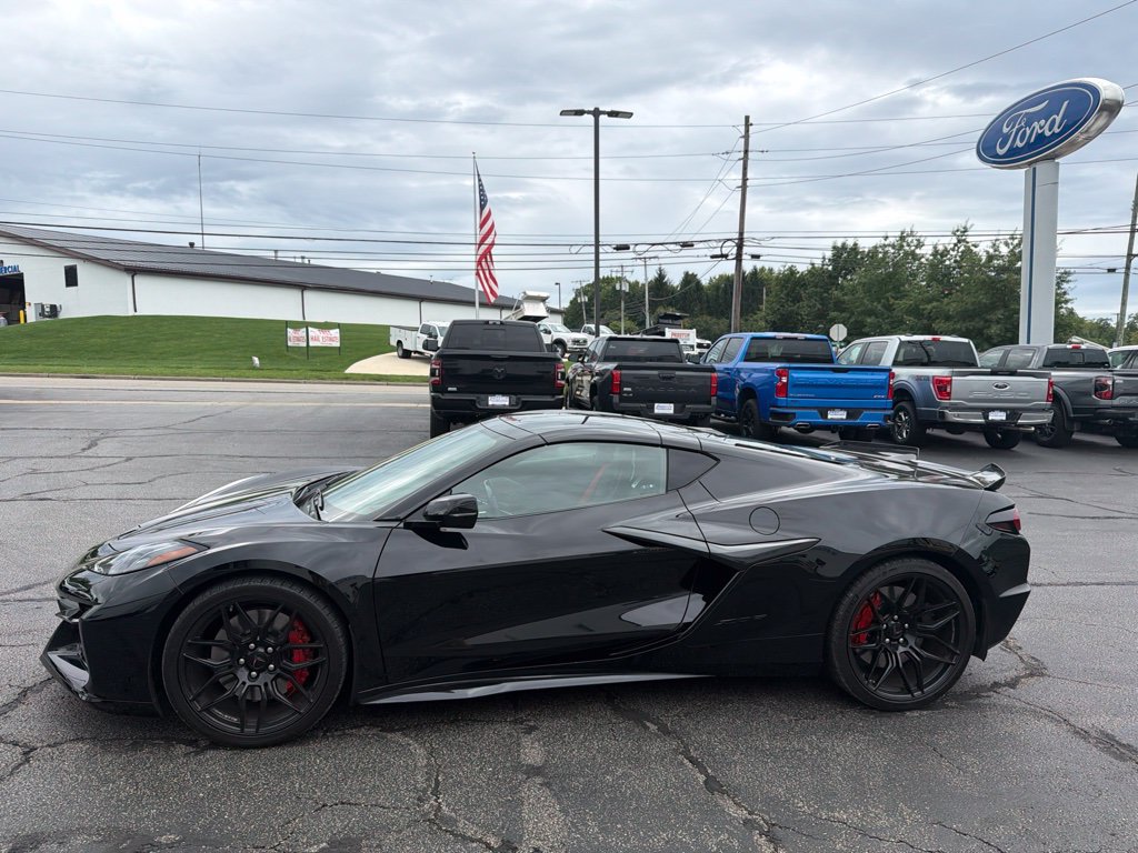 Used 2024 Chevrolet Corvette Z06 RWD image 5