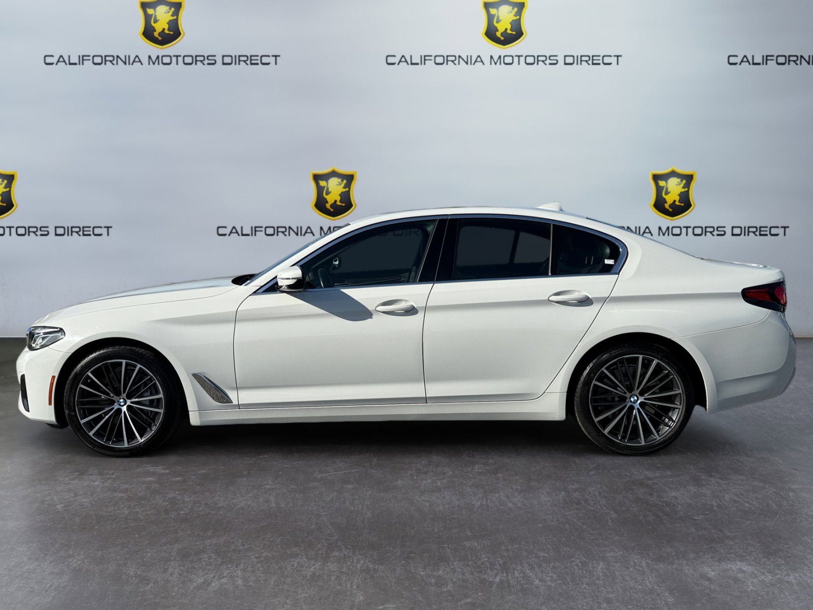 Used 2022 BMW 540i w/ Premium Package image 2