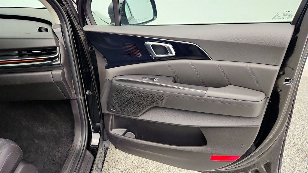 Used 2025 Kia Carnival SX Prestige FWD image 28