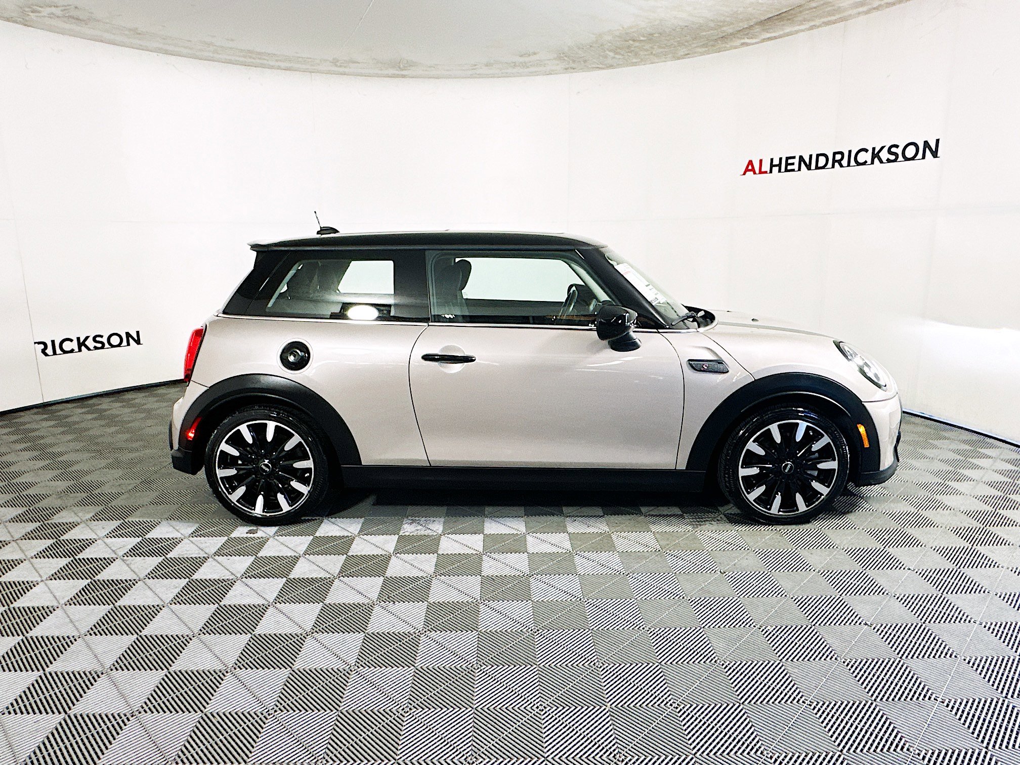 Used 2023 MINI Cooper S image 2