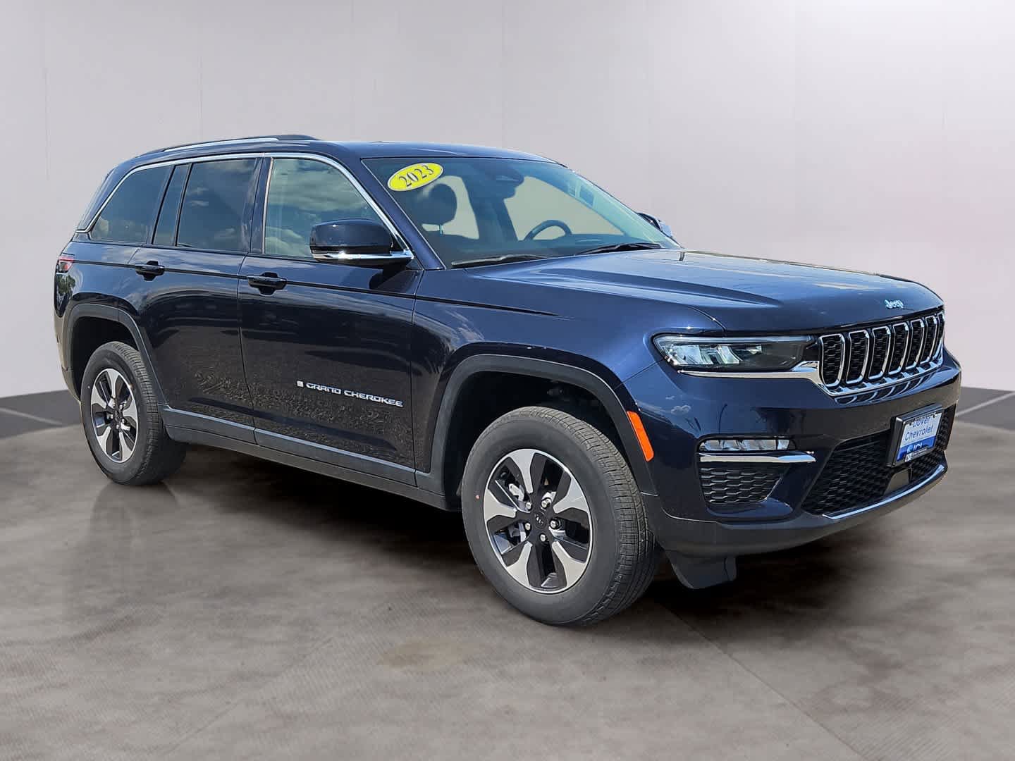 Used 2023 Jeep Grand Cherokee 4WD 4xe image 3
