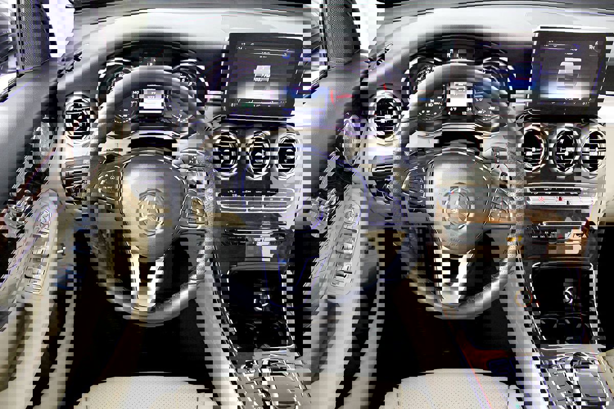 Used 2017 Mercedes-Benz GLC 300 4MATIC image 23