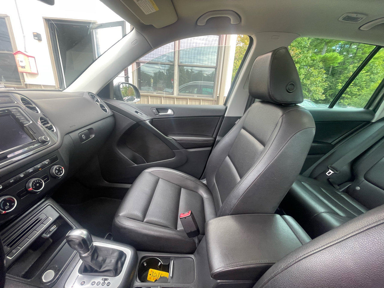 Used 2016 Volkswagen Tiguan SE image 16