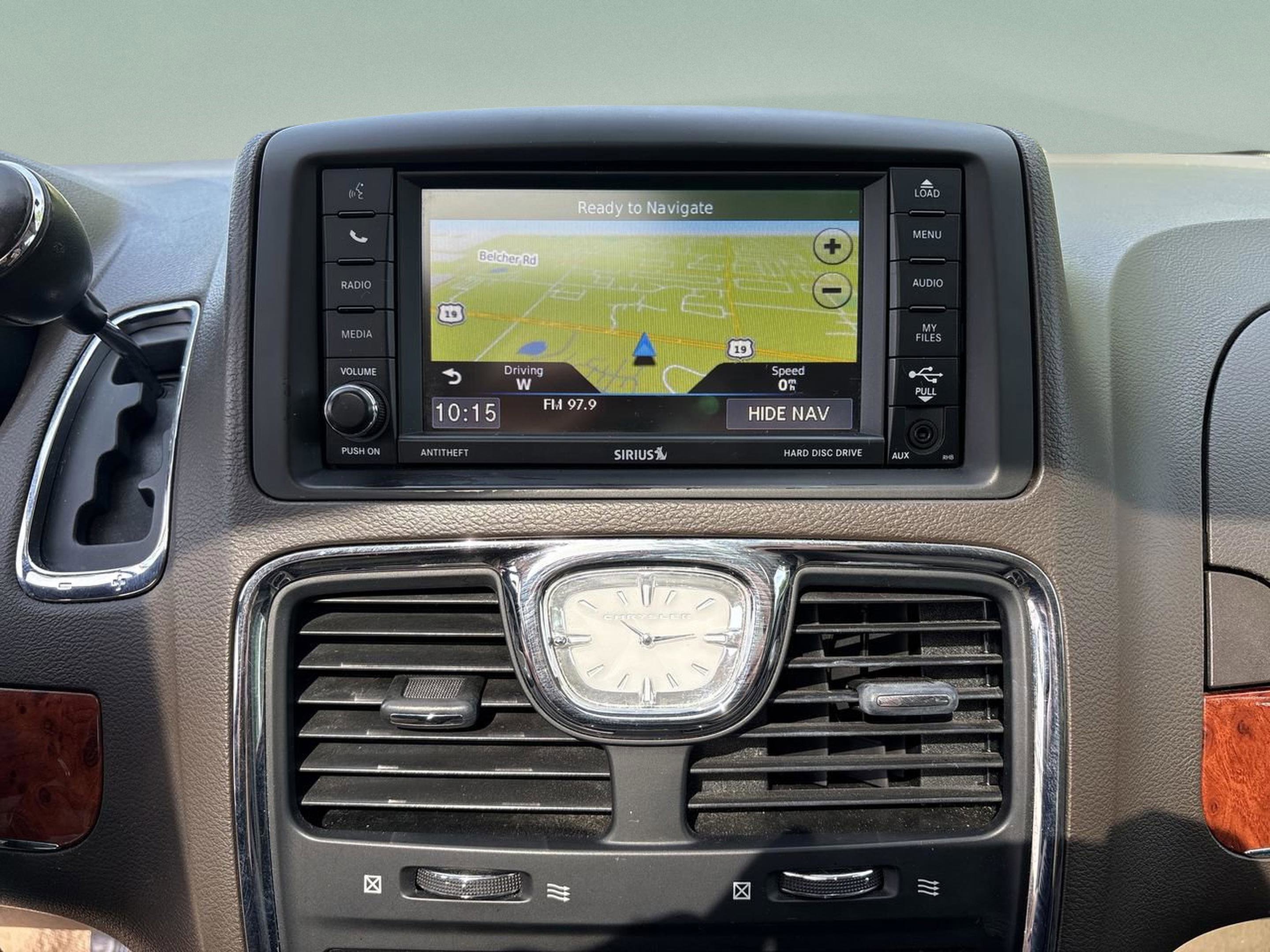 Used 2015 Chrysler Town & Country Limited Platinum FWD image 25