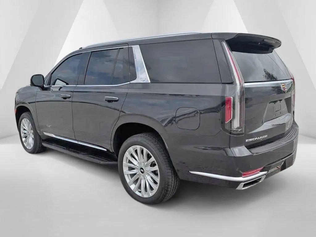Used 2024 Cadillac Escalade Luxury AWD/4WD image 6