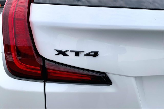 Used 2023 Cadillac XT4 Luxury w/ Cold Weather Package AWD/4WD image 7