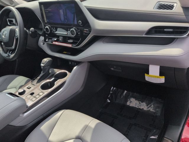 Certified 2026 Toyota Highlander Platinum AWD/4WD image 32