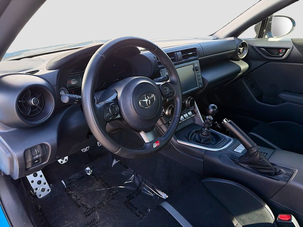 Used 2023 Toyota GR86 Premium w/ ALL Weather Mat Package (TMS) RWD image 9