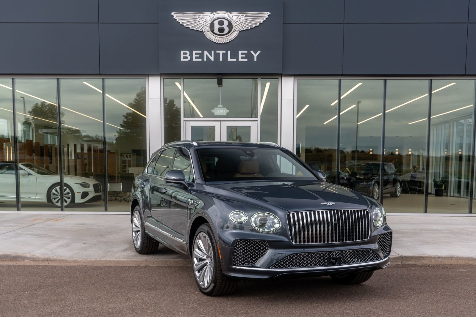 New 2025 Bentley Bentayga image 1
