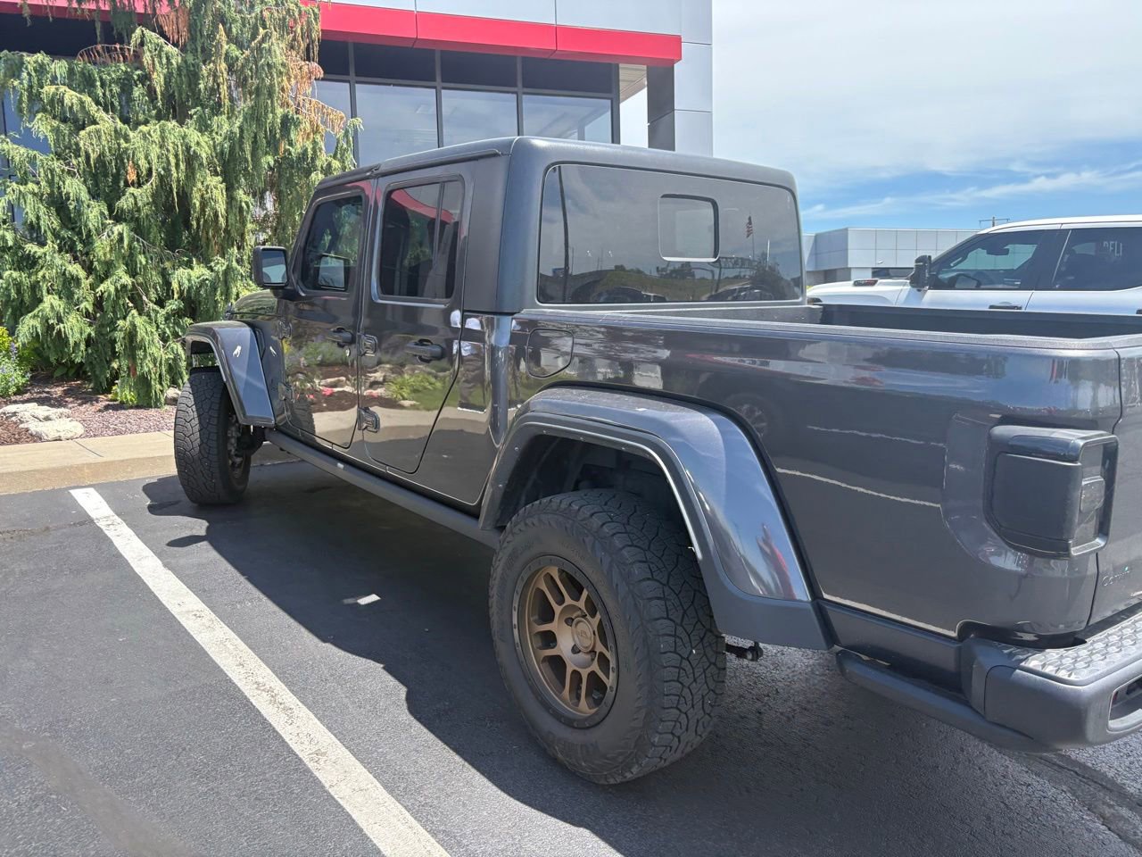 Used 2023 Jeep Gladiator Sport AWD/4WD image 4