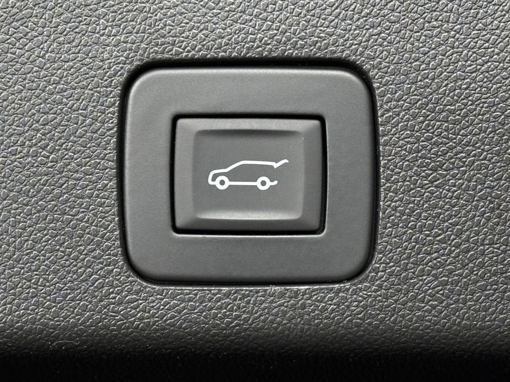 Used 2023 Buick Encore GX Essence w/ Experience Buick Package FWD image 15