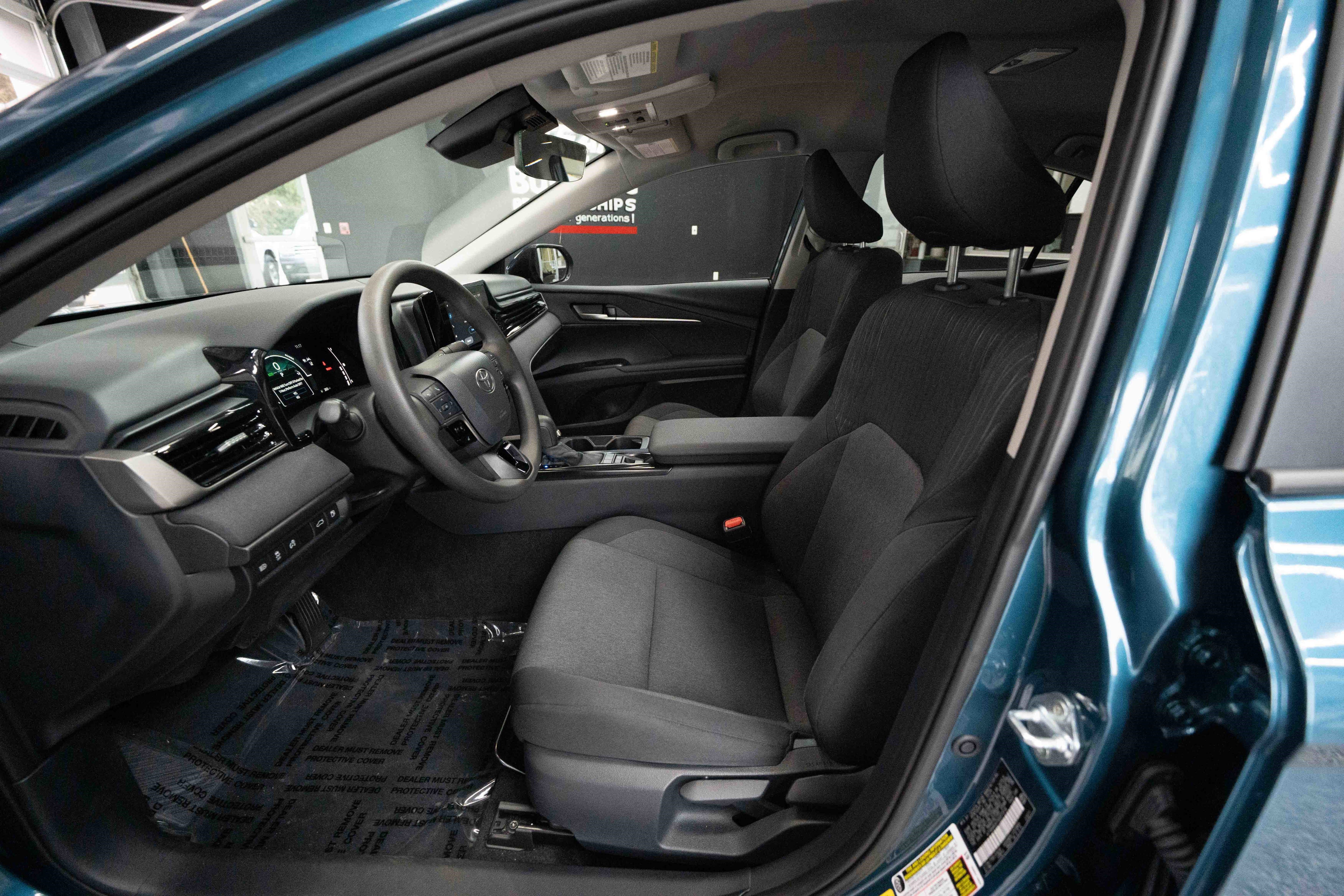 Used 2025 Toyota Camry LE image 9