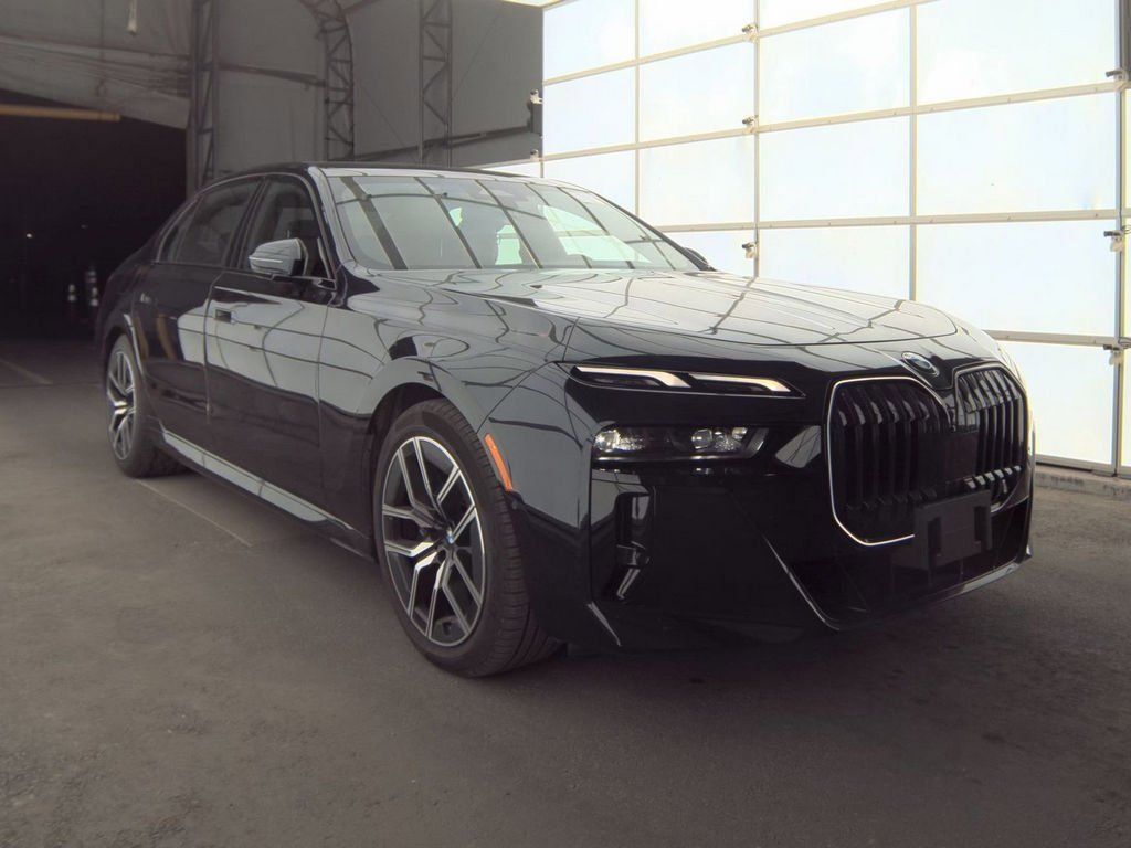 Used 2025 BMW 740i xDrive image 3