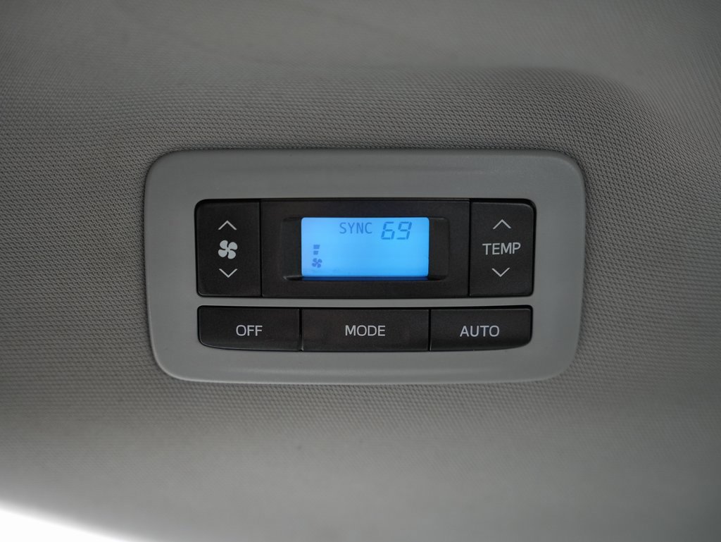 Used 2018 Toyota Sienna LE image 37
