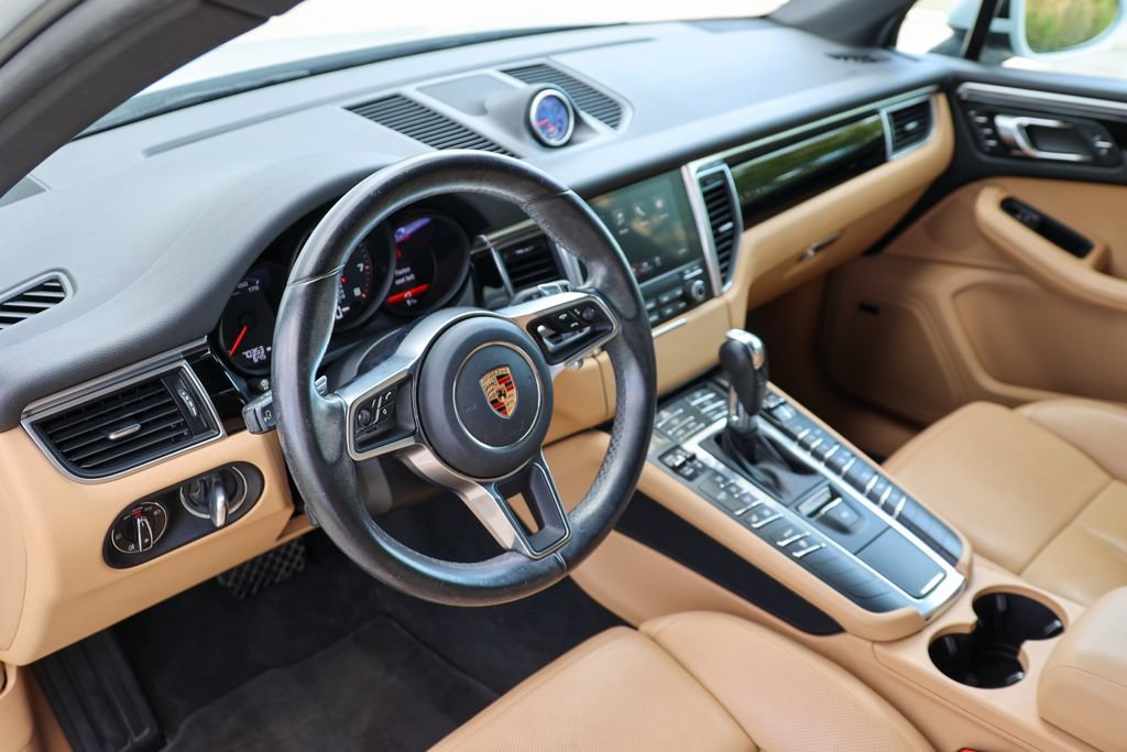 Certified 2017 Porsche Macan AWD/4WD image 4