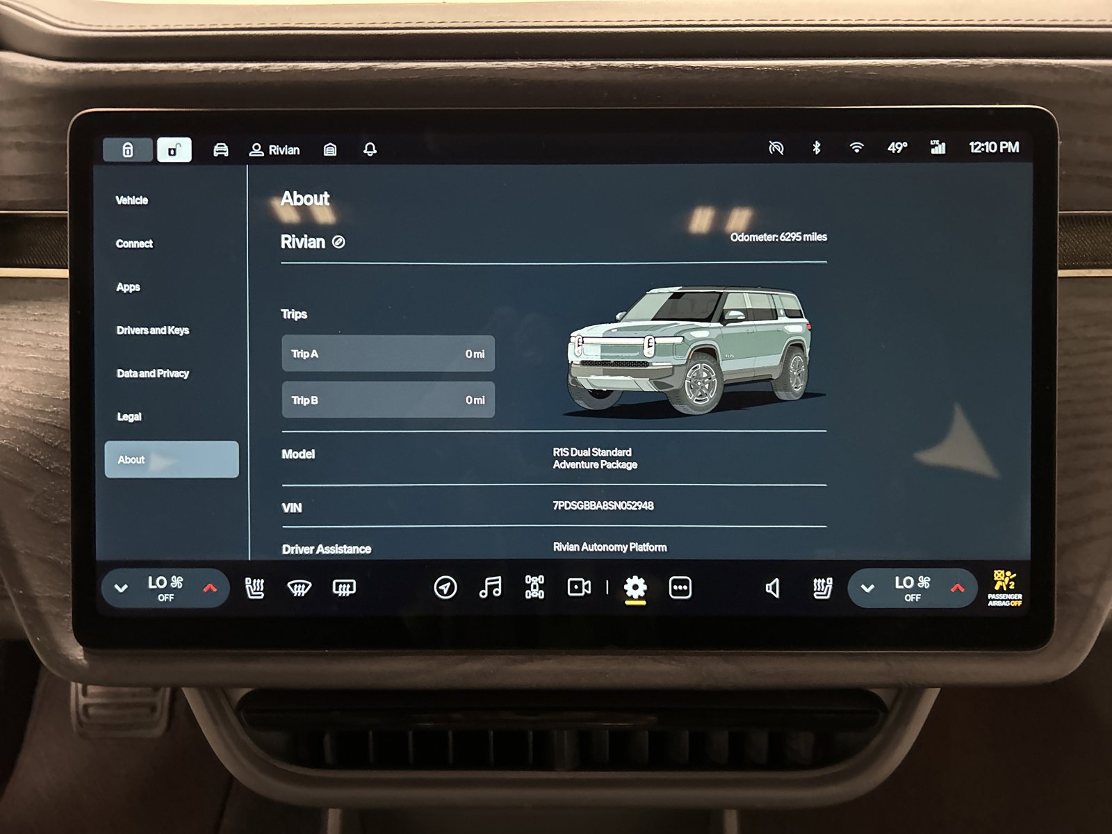 Used 2025 Rivian R1S Adventure image 29