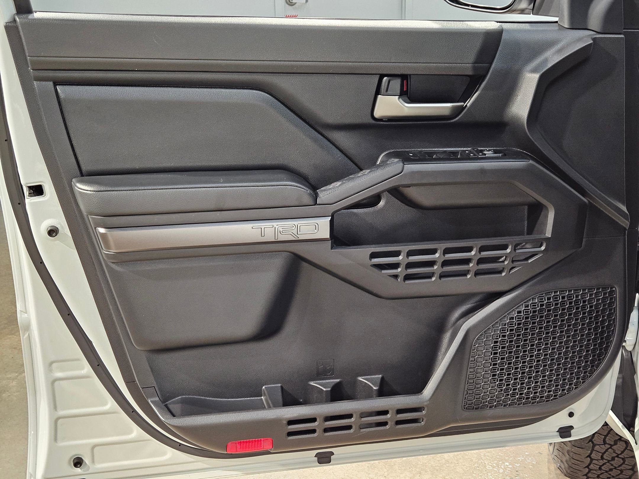 Certified 2025 Toyota Tacoma TRD Off-Road AWD/4WD image 20