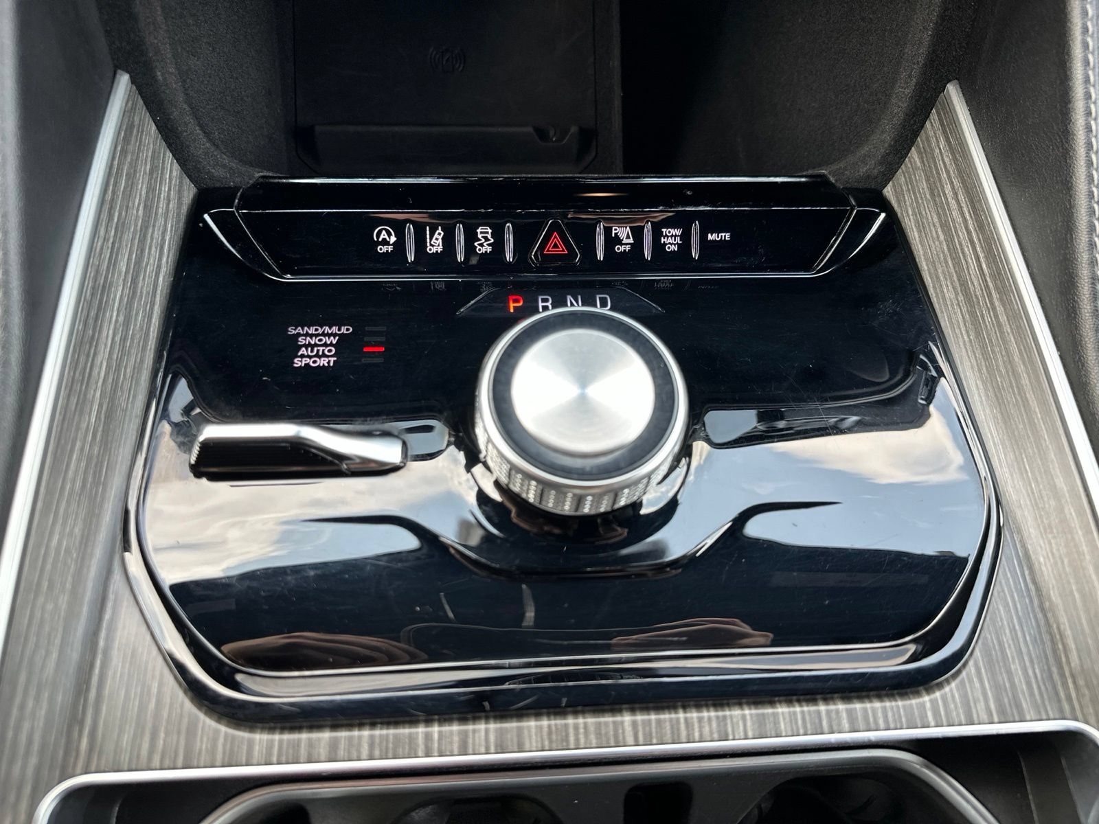 Used 2024 Jeep Wagoneer Series II AWD/4WD image 70
