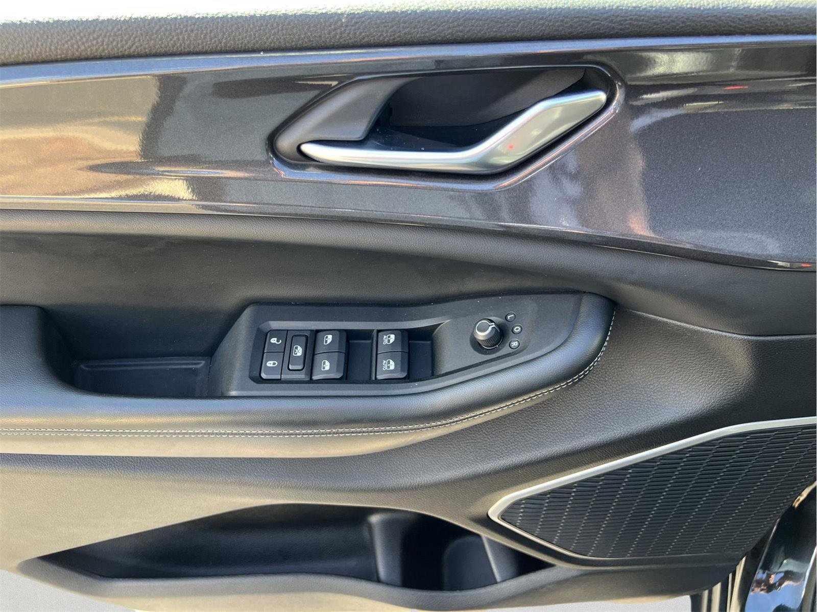 Used 2022 Jeep Grand Cherokee Altitude image 11