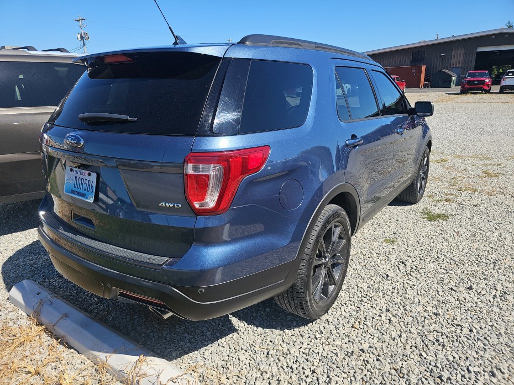 Used 2018 Ford Explorer XLT w/ Equipment Group 202A AWD/4WD image 7