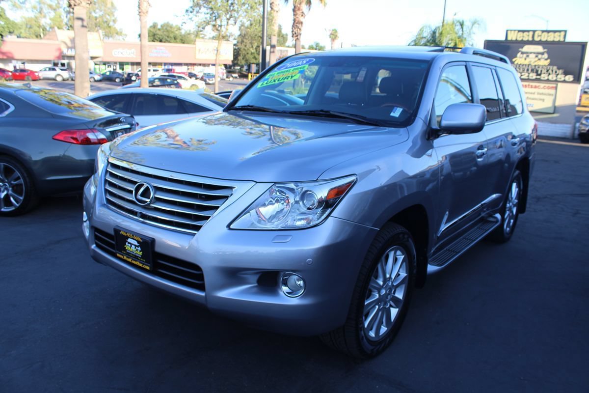 Used 2008 Lexus LX 570 4WD w/ Technology Pkg image 4