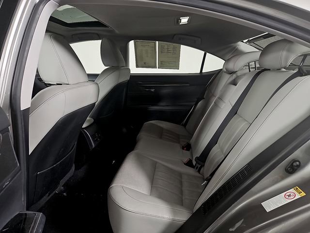 Used 2017 Lexus ES 300h image 10