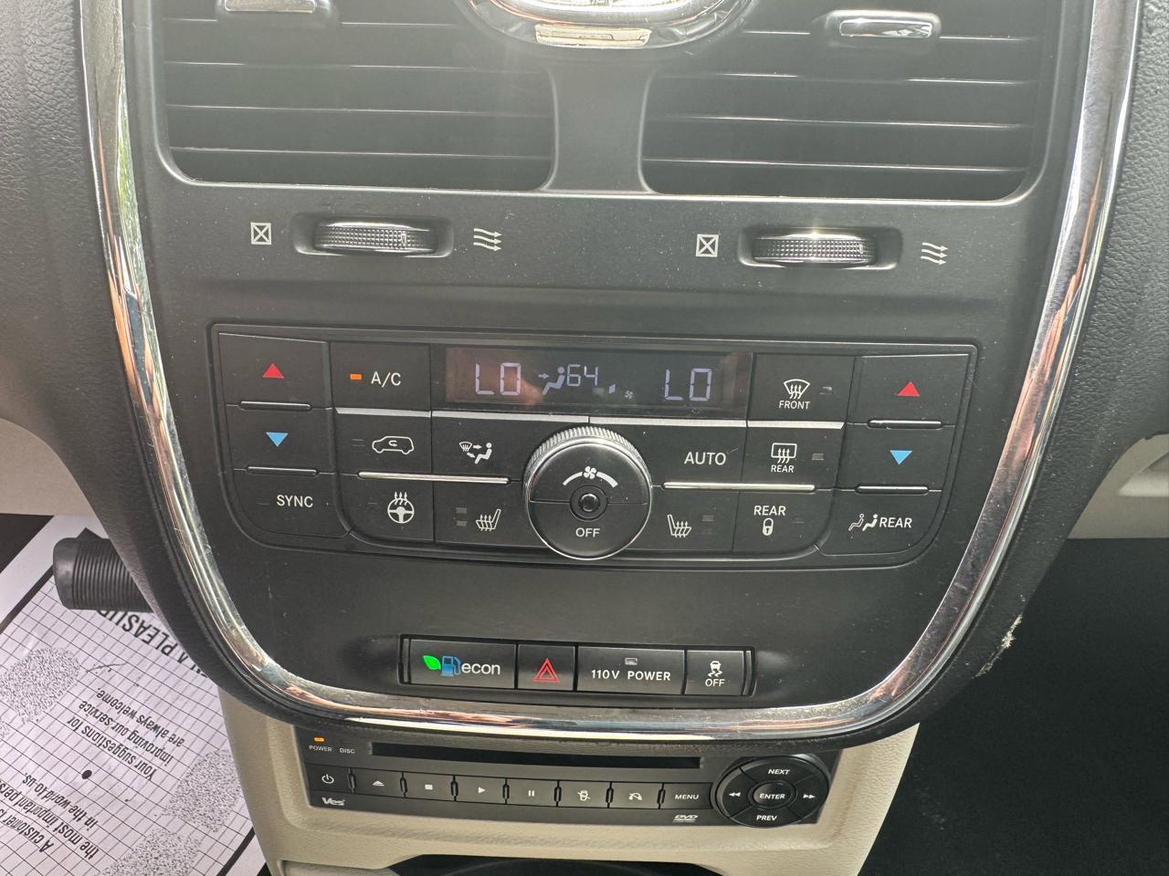 Used 2012 Chrysler Town & Country Touring-L w/ Entertainment Group #2 FWD image 30