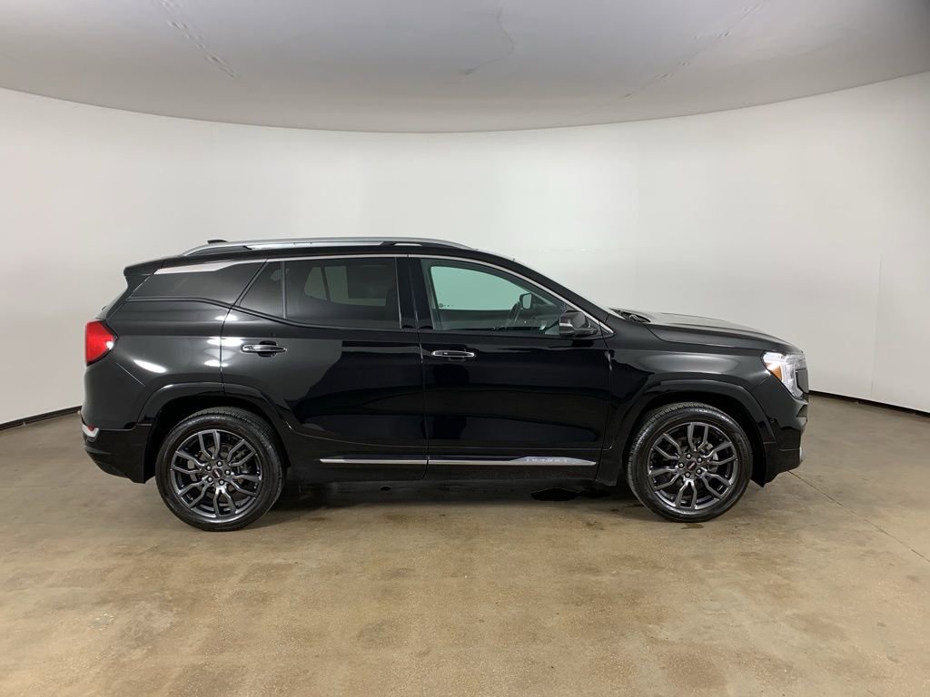 Used 2022 GMC Terrain Denali w/ Black Diamond Edition image 7