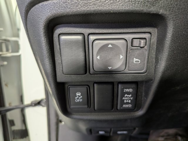 Used 2012 Nissan Juke SL AWD/4WD image 30