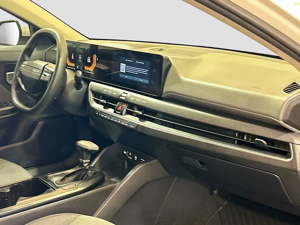 Used 2025 Kia K4 FWD image 24