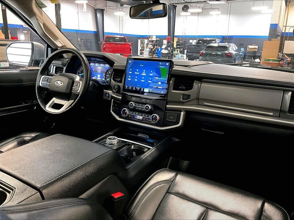 Used 2024 Ford Expedition XLT AWD/4WD image 14