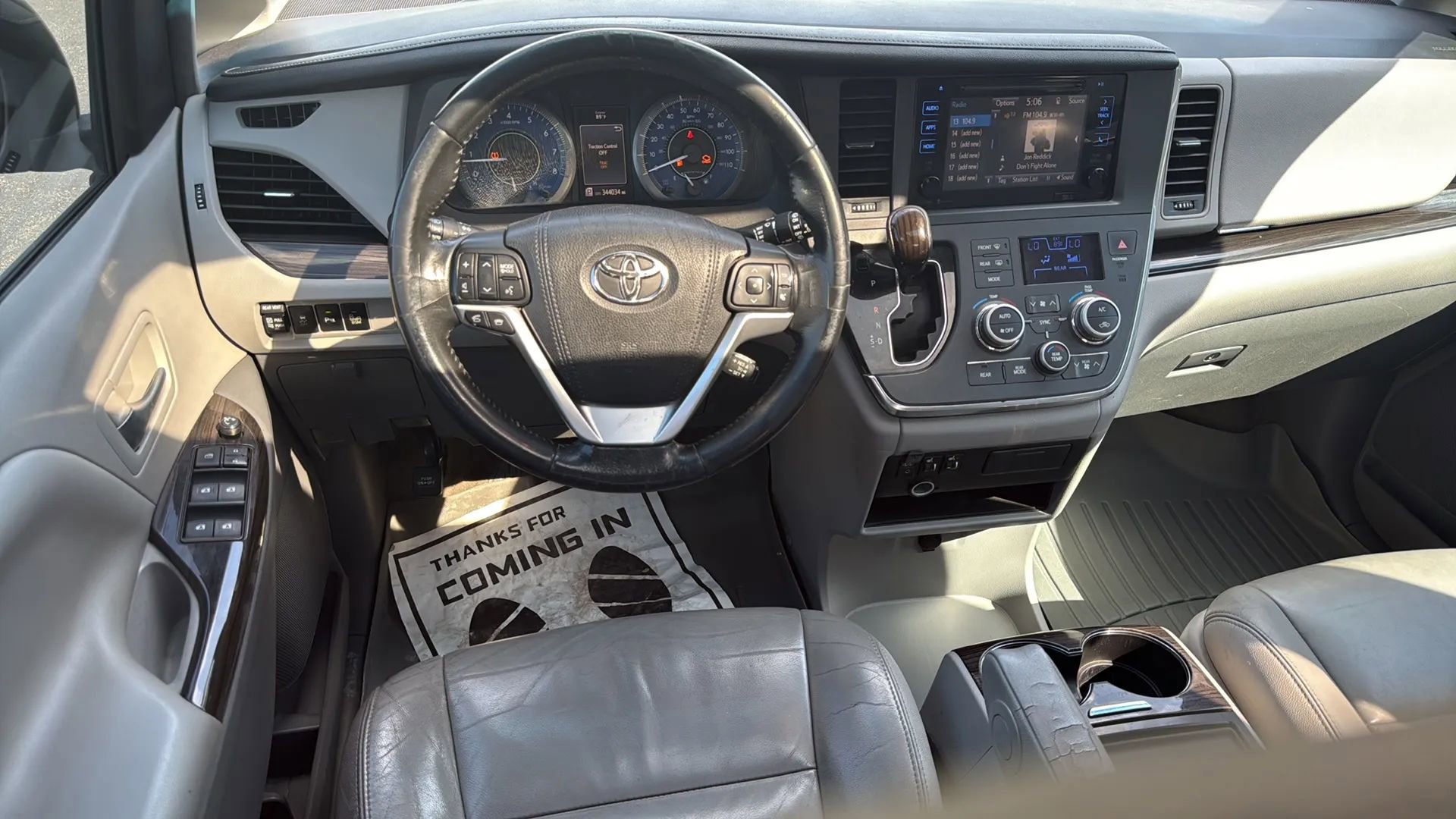 Used 2015 Toyota Sienna XLE w/ XLE Navigation Package FWD image 12