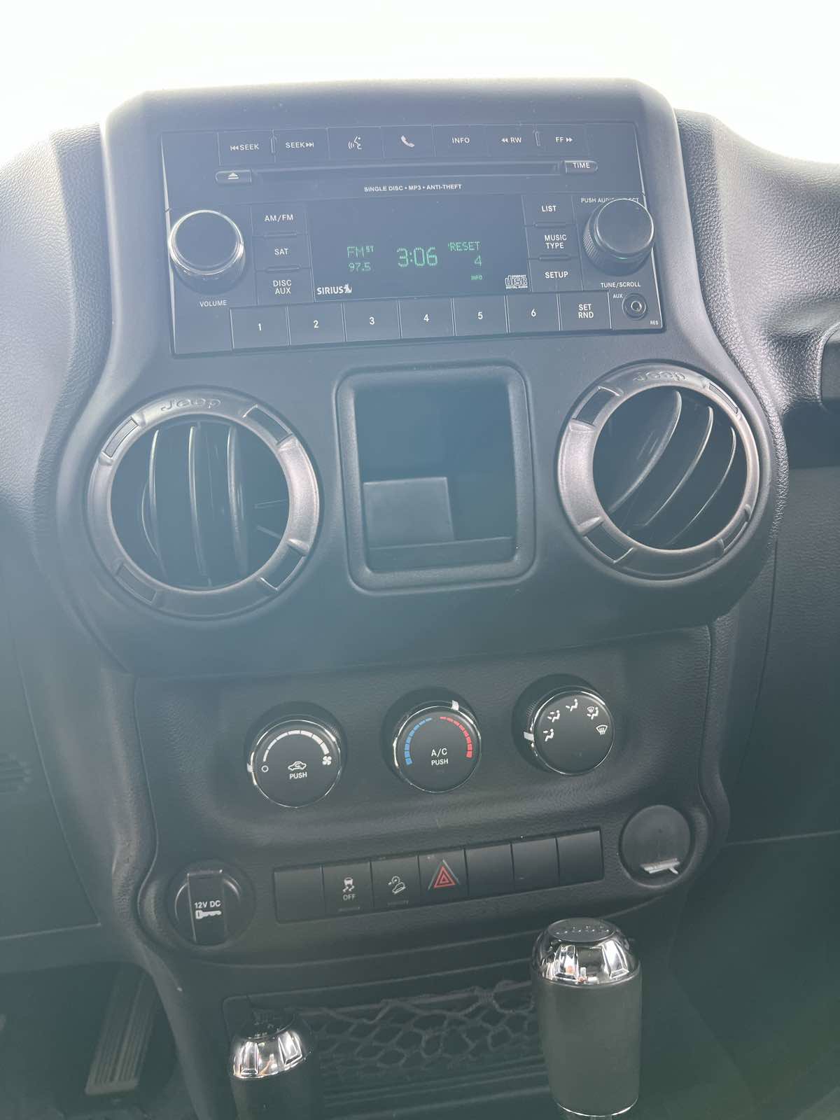 Used 2018 Jeep Wrangler Unlimited Sport w/ Connectivity Group image 16